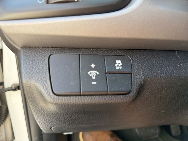 Thumbnail: 2018 Kia Rio - 23