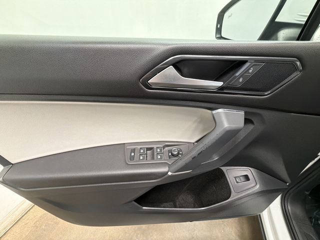 Thumbnail: 2018 Volkswagen Tiguan - 20