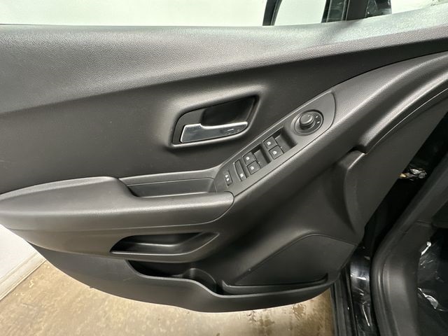 Thumbnail: 2019 Chevrolet Trax - 17