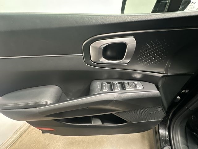 Thumbnail: 2023 Kia Sorento - 18