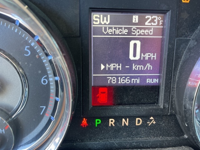 Thumbnail: 2016 Chrysler Town & Country - 24