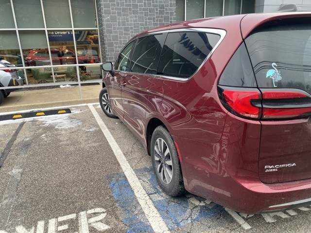 Thumbnail: 2023 Chrysler Pacifica - 8