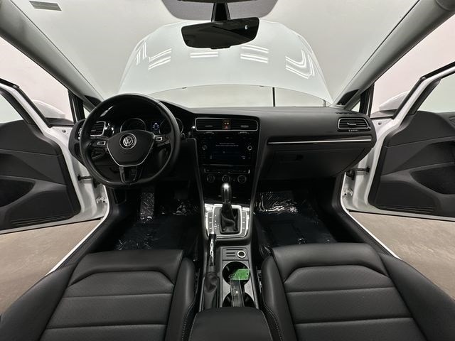 Thumbnail: 2018 Volkswagen e-Golf - 22