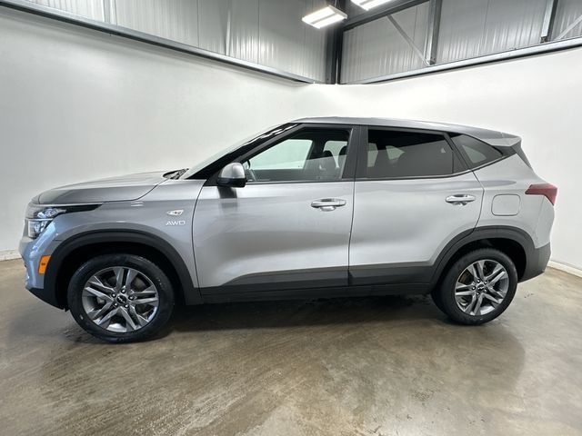 Thumbnail: 2023 Kia Seltos - 2