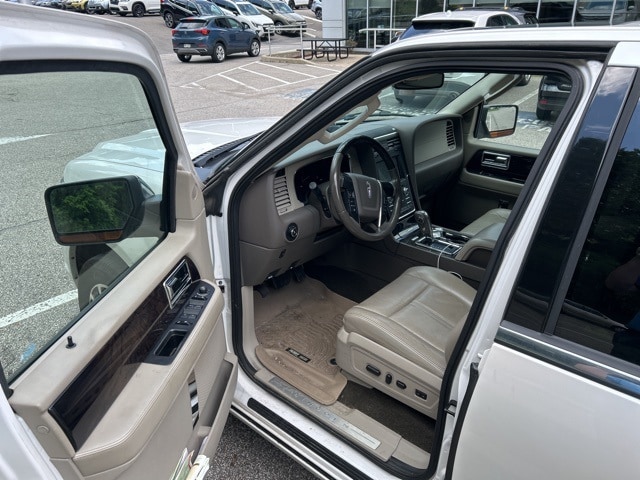 Thumbnail: 2016 Lincoln Navigator L - 6