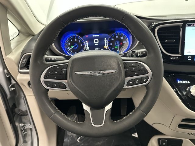 Thumbnail: 2023 Chrysler Pacifica - 7