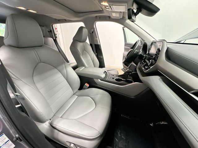 Thumbnail: 2022 Toyota Highlander - 23