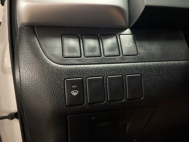 Thumbnail: 2015 Toyota Highlander - 25