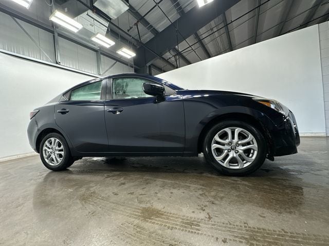 Thumbnail: 2017 Toyota Yaris iA - 3