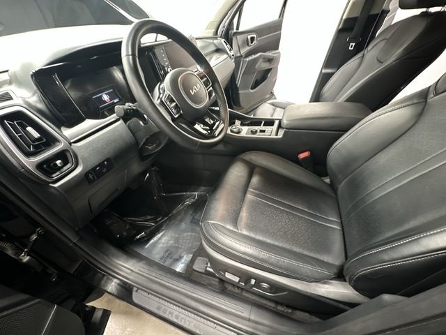 Thumbnail: 2023 Kia Sorento - 16