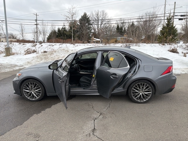 Thumbnail: 2016 Lexus IS - 14