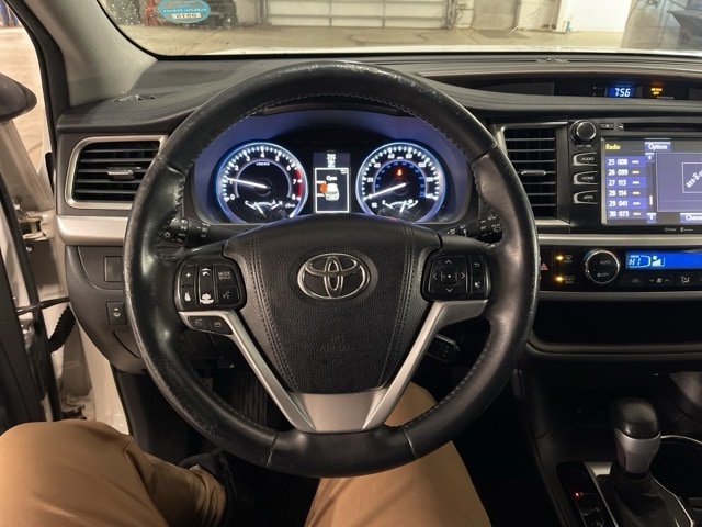 Thumbnail: 2015 Toyota Highlander - 21