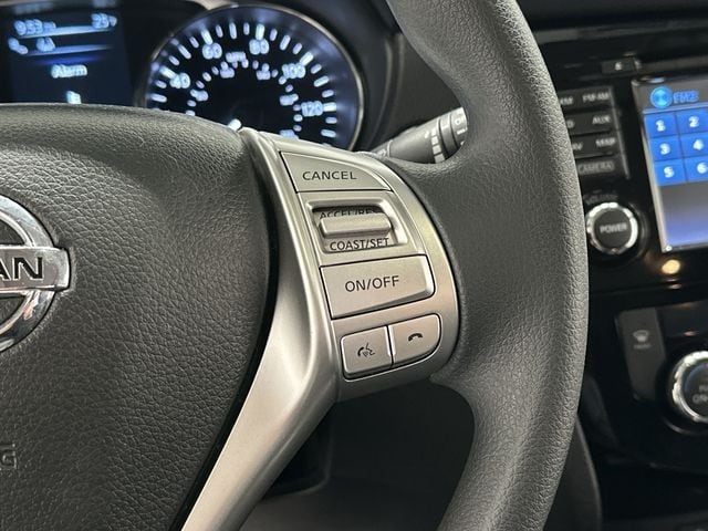 Thumbnail: 2015 Nissan Rogue - 10