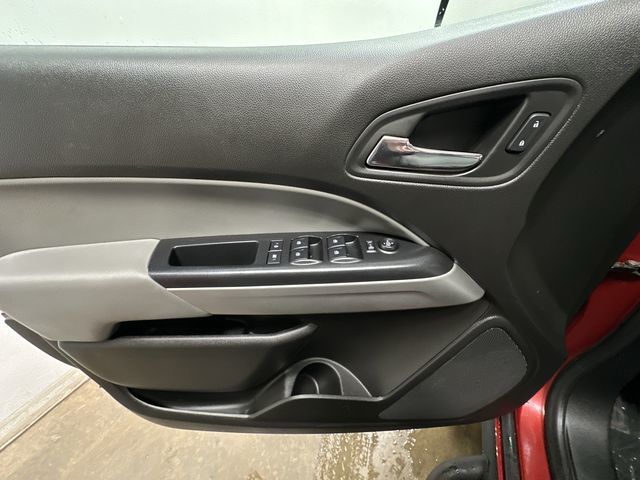 Thumbnail: 2016 Chevrolet Colorado - 16