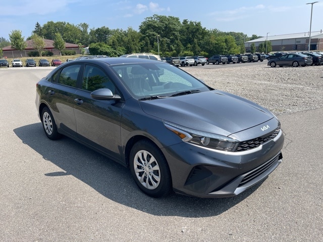 Thumbnail: 2022 Kia Forte - 3