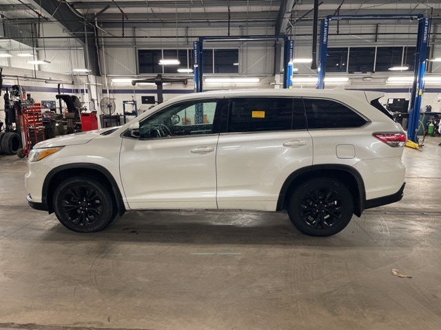 Thumbnail: 2015 Toyota Highlander - 14