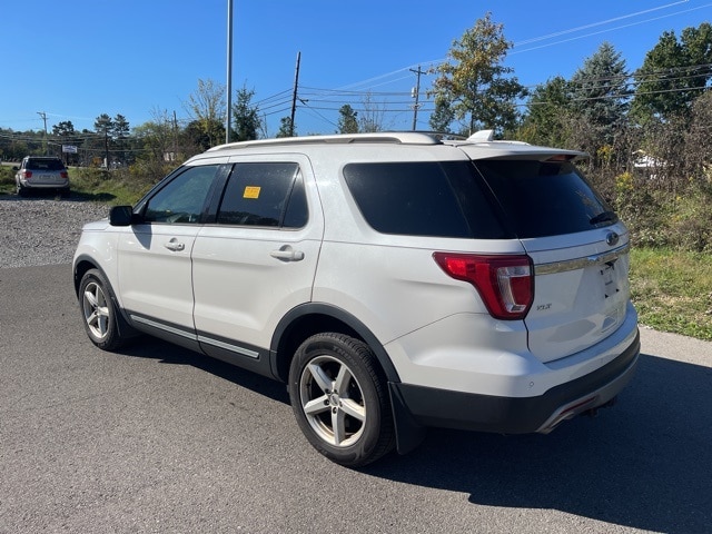 Thumbnail: 2016 Ford Explorer - 8