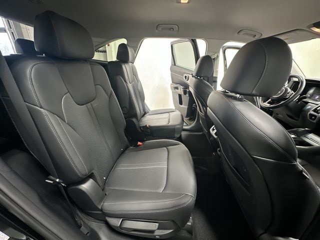 Thumbnail: 2023 Kia Sorento - 24