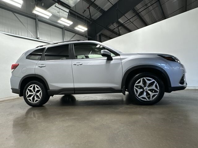 2024 Subaru Forester Premium photo 3