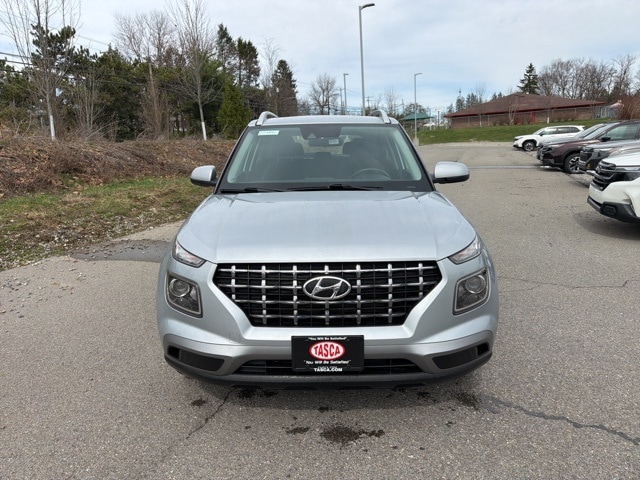 Thumbnail: 2022 Hyundai Venue - 2