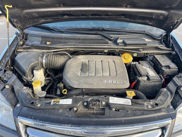 Thumbnail: 2016 Chrysler Town & Country - 4