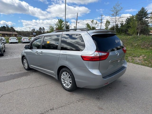 Thumbnail: 2017 Toyota Sienna - 14