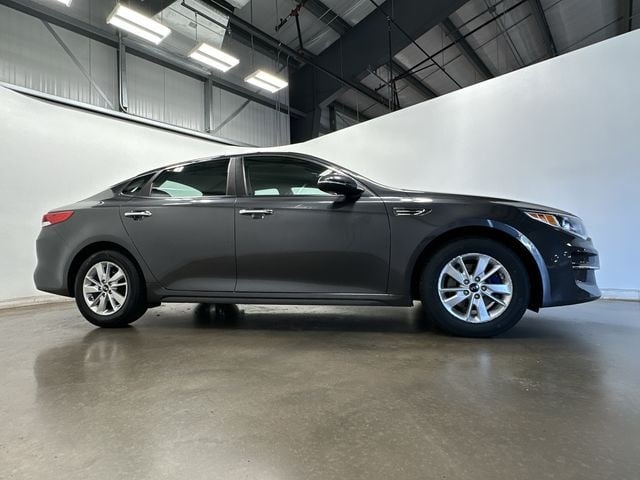 Thumbnail: 2018 Kia Optima - 3