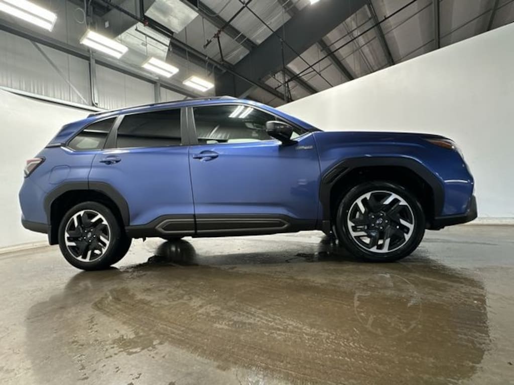 New 2025 Subaru Forester Hybrid Limited SUV