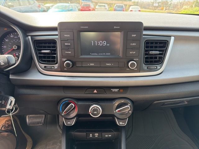 Thumbnail: 2018 Kia Rio - 21