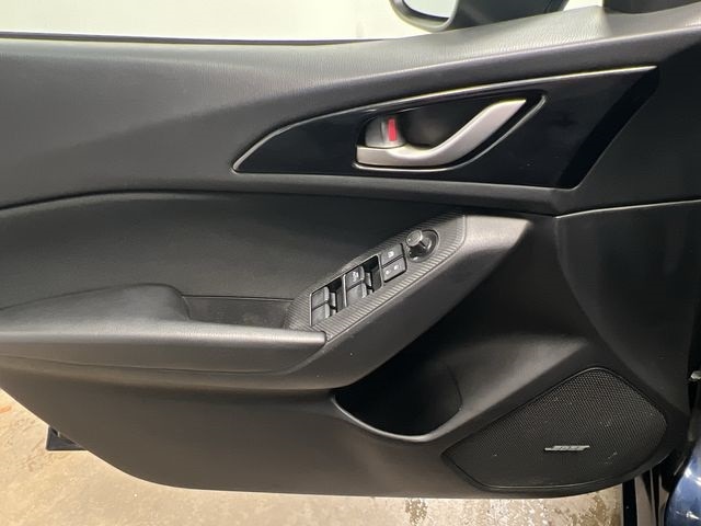 Thumbnail: 2016 Mazda Mazda3 - 18