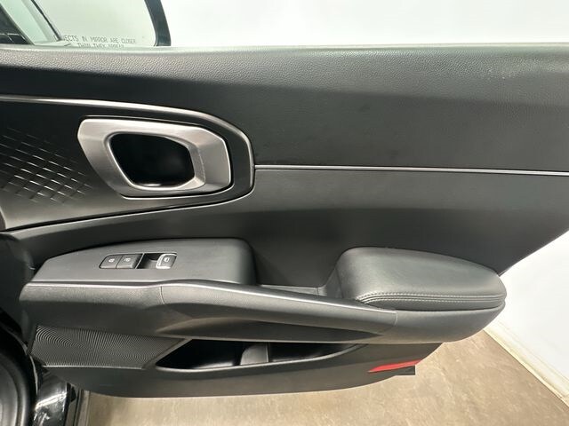 Thumbnail: 2023 Kia Sorento - 23