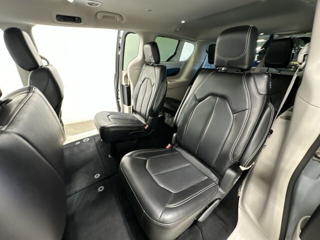 Thumbnail: 2023 Chrysler Pacifica - 19