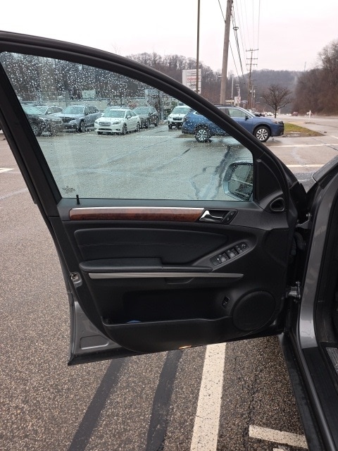 Thumbnail: 2010 Mercedes-Benz M-Class - 26