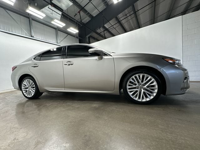 Thumbnail: 2017 Lexus ES - 3