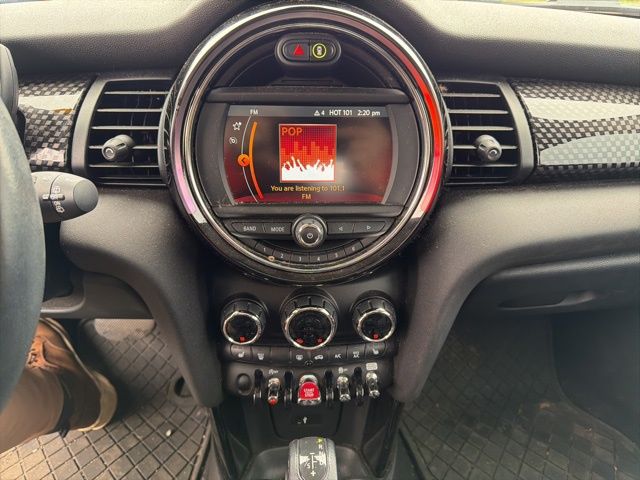 Thumbnail: 2019 MINI Cooper Hardtop - 21