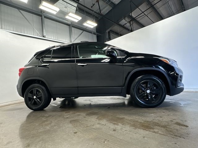 Thumbnail: 2019 Chevrolet Trax - 3