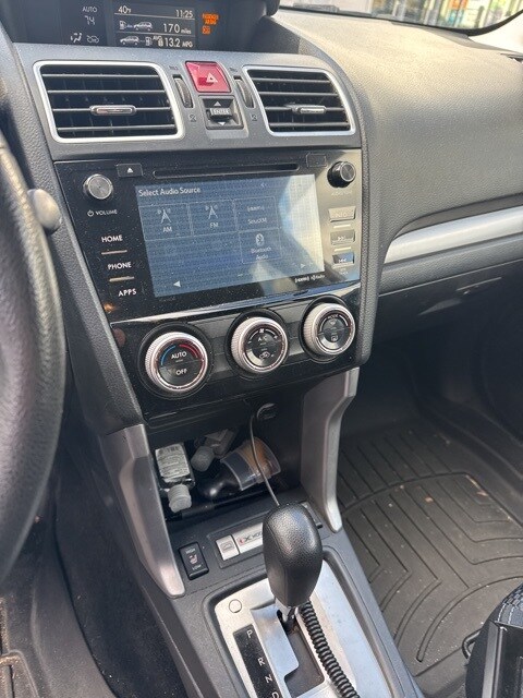 2017 Subaru Forester Premium photo 4