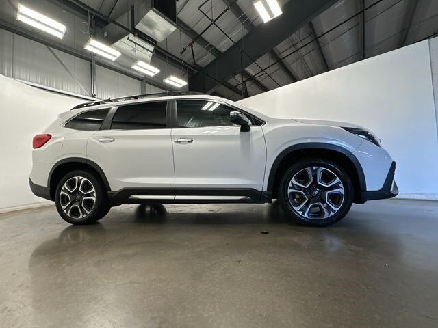 2023 Subaru Ascent Touring photo 3