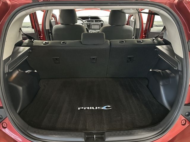 Thumbnail: 2015 Toyota Prius c - 21