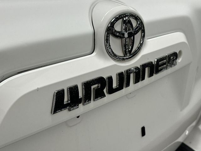 Thumbnail: 2015 Toyota 4Runner - 25