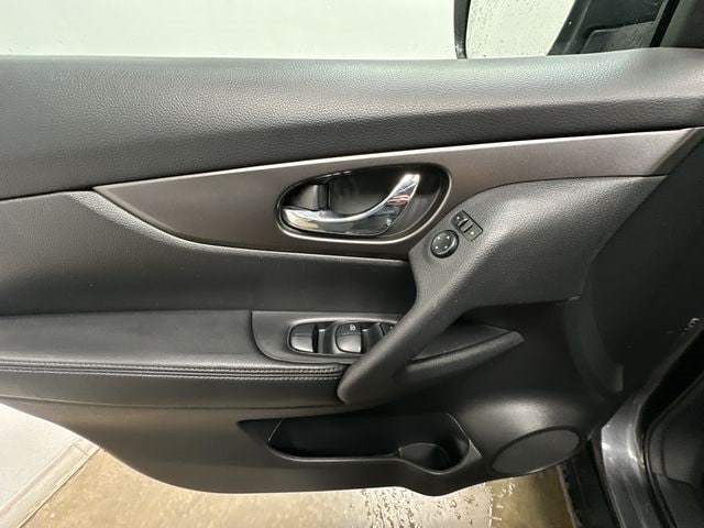 Thumbnail: 2015 Nissan Rogue - 19