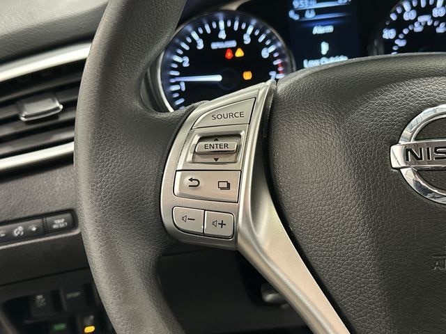 Thumbnail: 2015 Nissan Rogue - 9