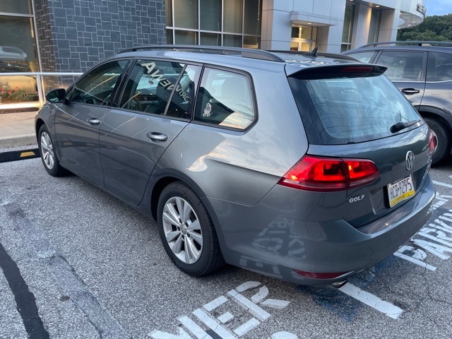 Thumbnail: 2017 Volkswagen e-Golf - 3