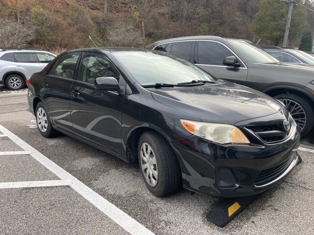 2011 Toyota Corolla LE photo 2