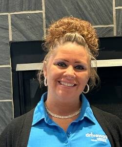 Staff member Lea Miller from ID_2cf2b3bc49cb