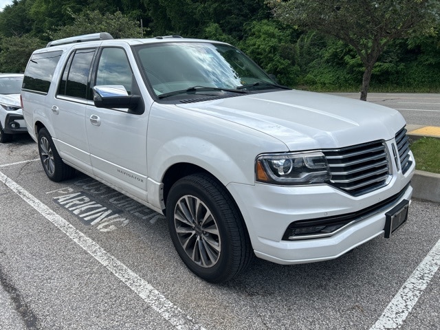 Thumbnail: 2016 Lincoln Navigator L - 2