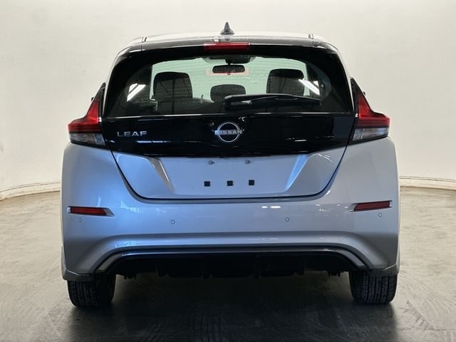 Thumbnail: 2023 Nissan Leaf - 4