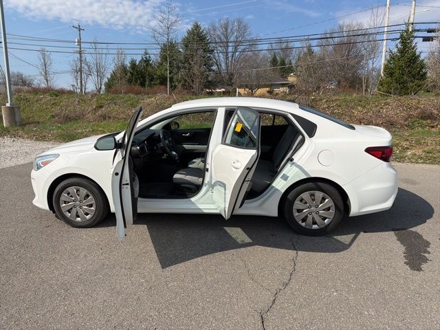 Thumbnail: 2018 Kia Rio - 15