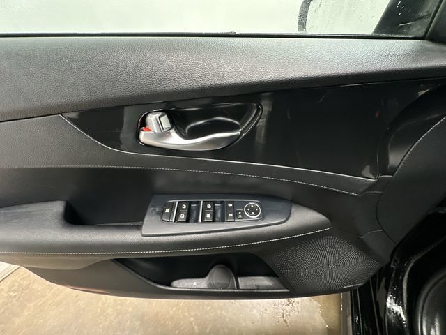 Thumbnail: 2020 Kia Forte - 18