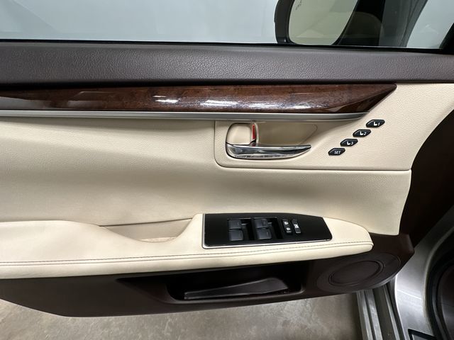 Thumbnail: 2017 Lexus ES - 20